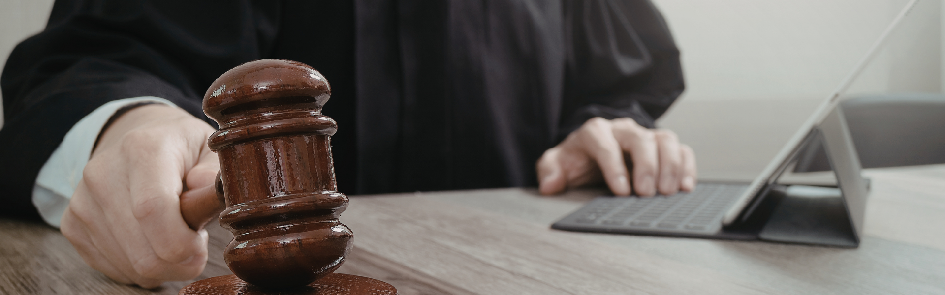 PROCEDIMIENTOS DISCIPLINARIOS EN INSTITUCIONES PÚBLICAS Y PRIVADAS thumbnail